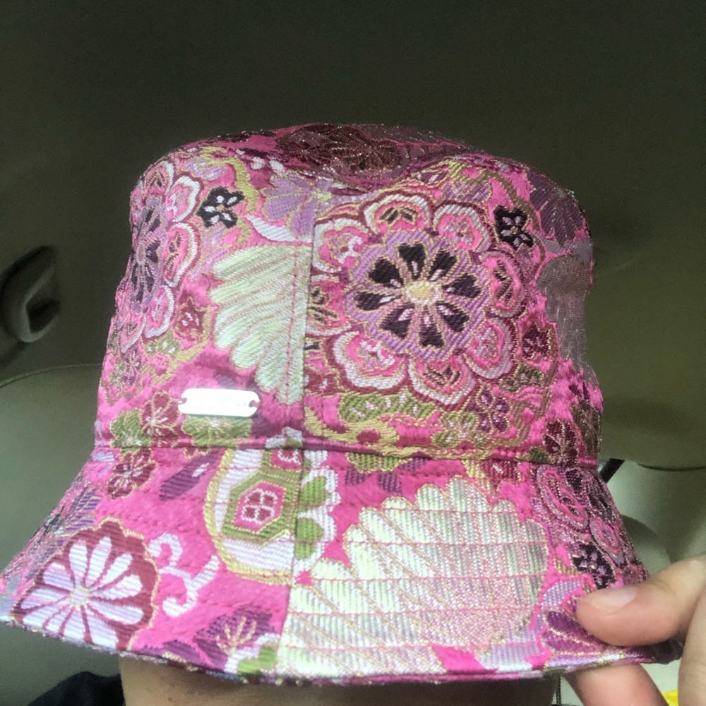 Steve Madden Bucket Hat Paisley Floral Metallic Thread Pink Gold Green Shimmer